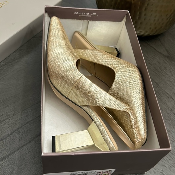 Franco Sarto Women's Milano Pointed Toe Slingback Pump - Picture 2 of 6